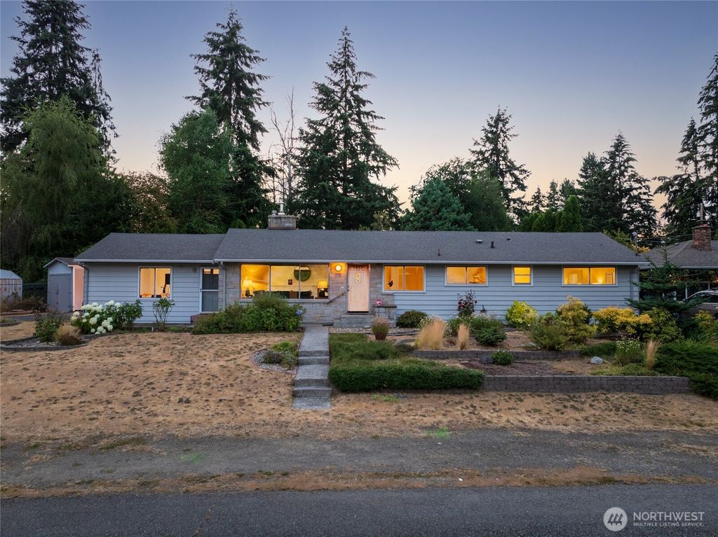 18930 66th Place W, Lynnwood, WA 98036