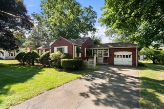 69 Mohawk Dr, Springfield, MA 01129