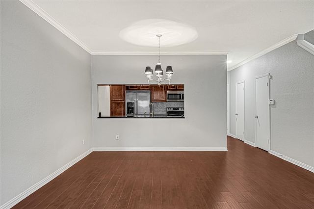 17487 Red Oak Drive 7487, Houston, TX 77090