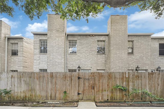 17487 Red Oak Drive 7487, Houston, TX 77090