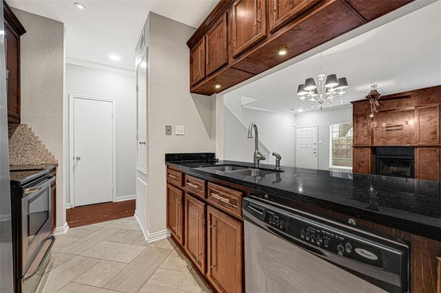 17487 Red Oak Drive 7487, Houston, TX 77090