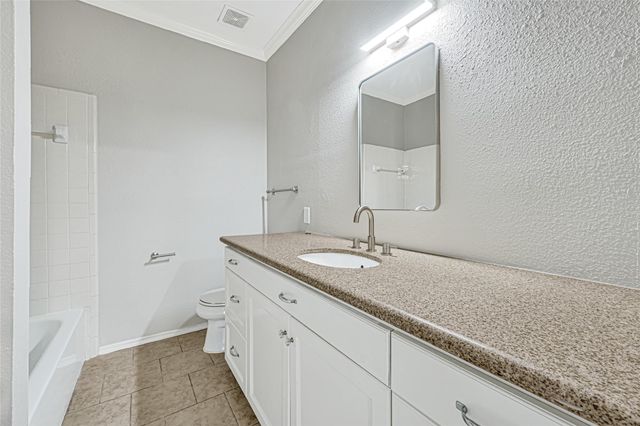 17487 Red Oak Drive 7487, Houston, TX 77090