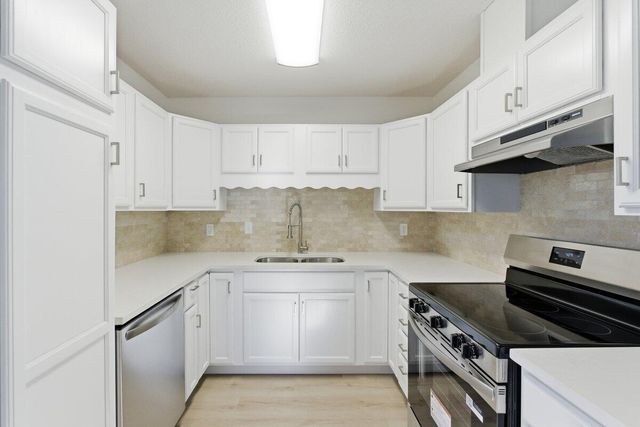 4326 N 15TH Street, Carter Lake, IA 51510