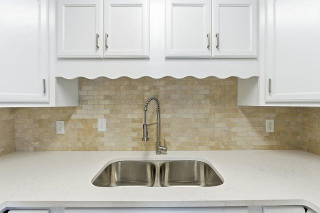 4326 N 15TH Street, Carter Lake, IA 51510