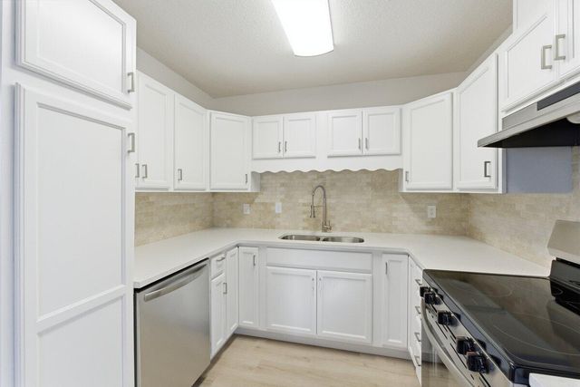 4326 N 15TH Street, Carter Lake, IA 51510