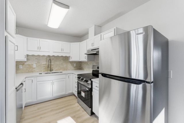 4326 N 15TH Street, Carter Lake, IA 51510