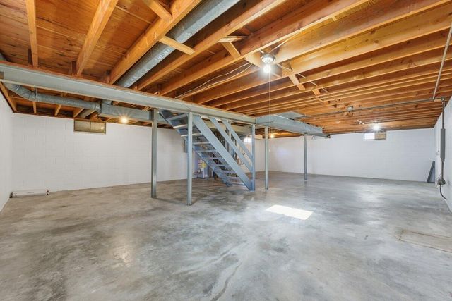 4326 N 15TH Street, Carter Lake, IA 51510