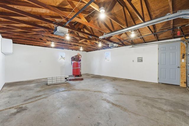 4326 N 15TH Street, Carter Lake, IA 51510