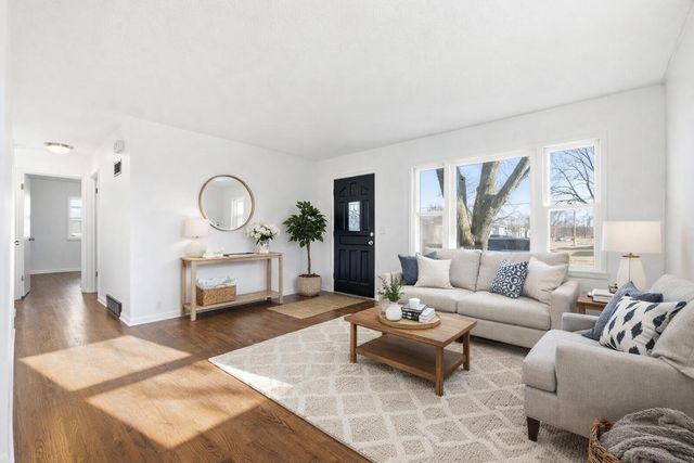 4326 N 15TH Street, Carter Lake, IA 51510