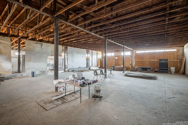 2601 S Flores, San Antonio, TX 78204