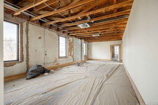 2601 S Flores, San Antonio, TX 78204