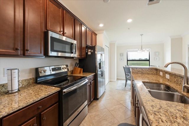 5614 PALMER CIRCLE 204, Lakewood Ranch, FL 34211