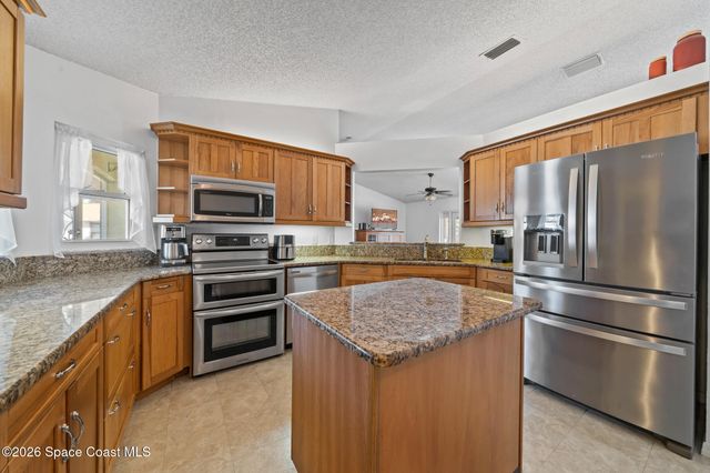 853 Lamplighter Drive NW, Palm Bay, FL 32907