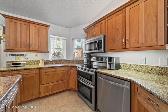 853 Lamplighter Drive NW, Palm Bay, FL 32907