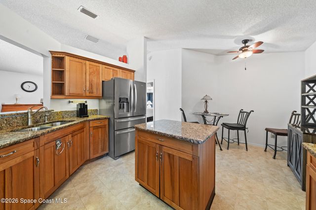 853 Lamplighter Drive NW, Palm Bay, FL 32907