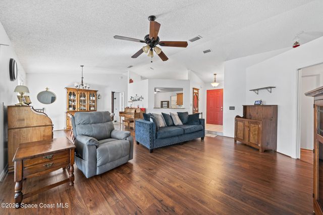 853 Lamplighter Drive NW, Palm Bay, FL 32907