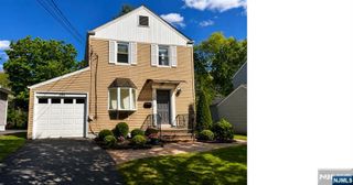 390 Chestnut Street, Paramus, NJ 07652