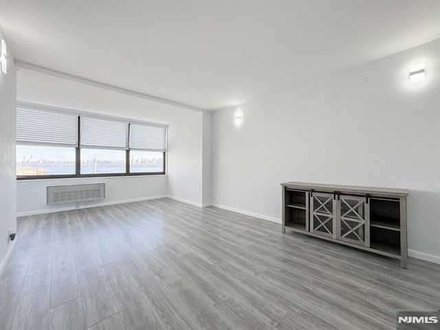 7002 Boulevard East 6B, Guttenberg, NJ 07093