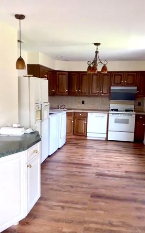 4 Longbow Lane, South Setauket, NY 11720