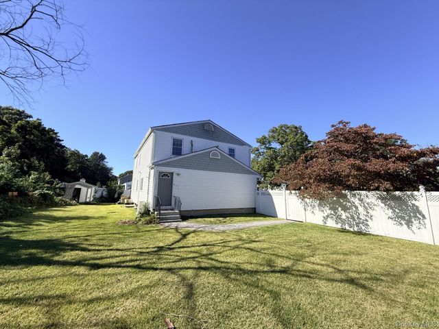 4 Longbow Lane, South Setauket, NY 11720