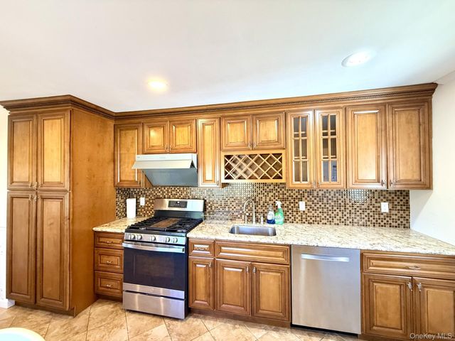 4 Longbow Lane, South Setauket, NY 11720
