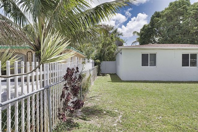 1560 NW 130th St, North Miami, FL 33167