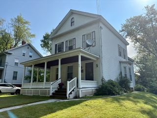 55 Gray St, Amherst, MA 01002