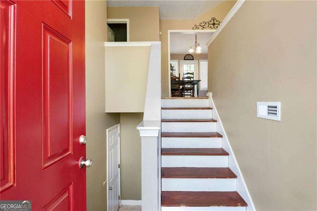 16 Mill Rock Drive NW, Cartersville, GA 30121