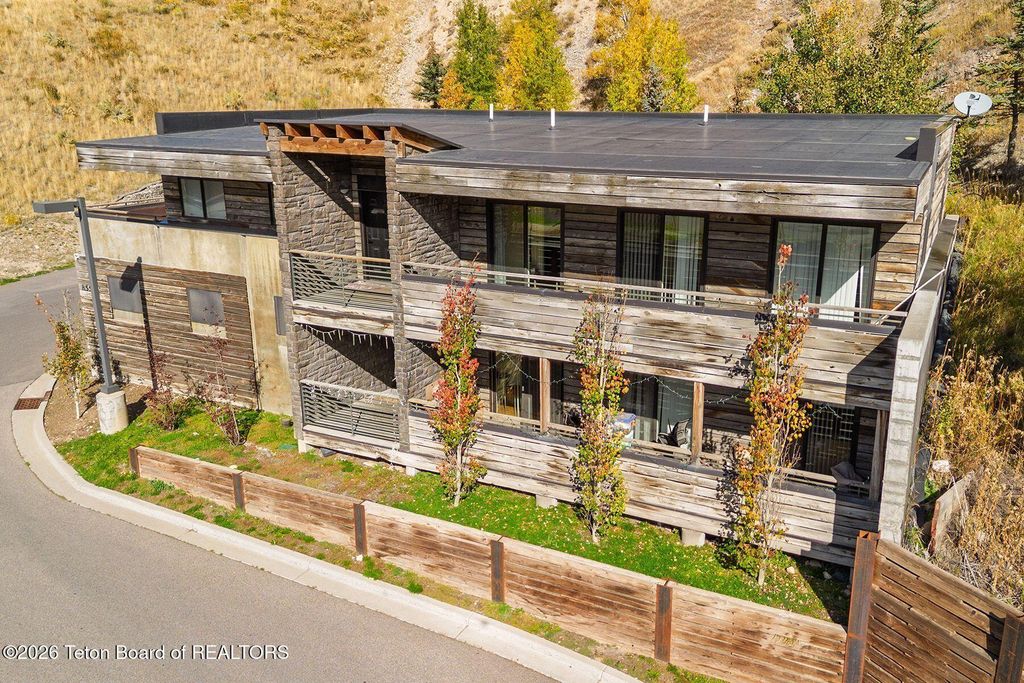 855 W BROADWAY Avenue, Jackson, WY 83001 photo 2