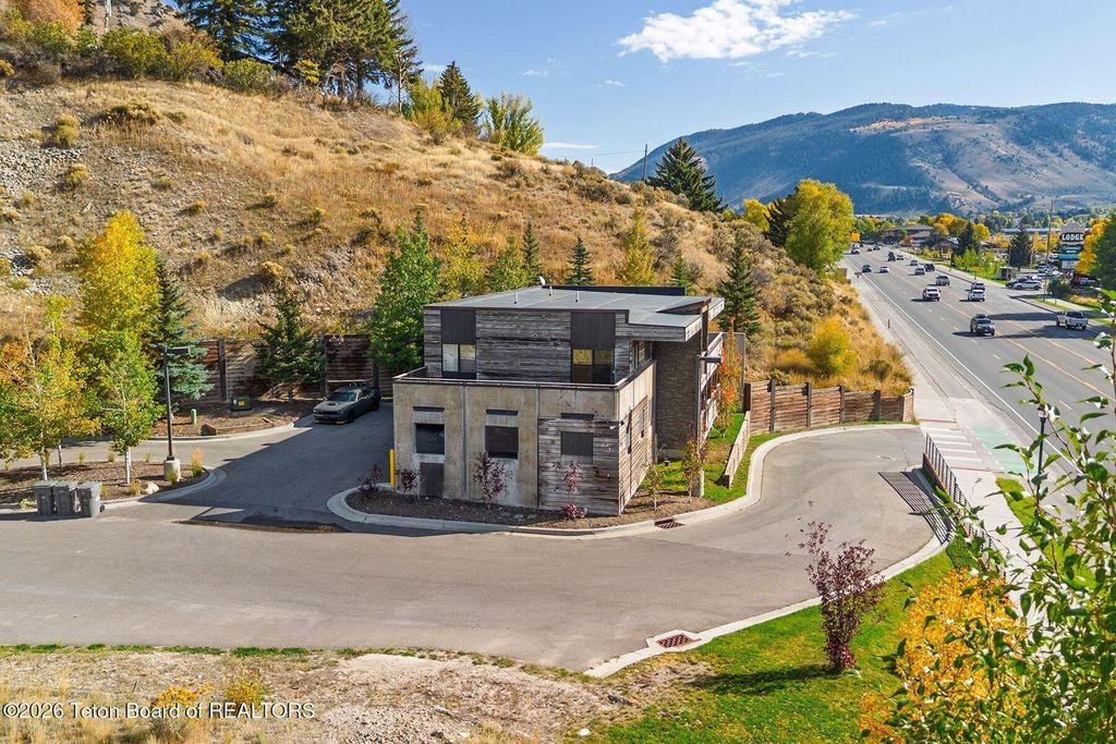 855 W BROADWAY Avenue, Jackson, WY 83001 photo 6