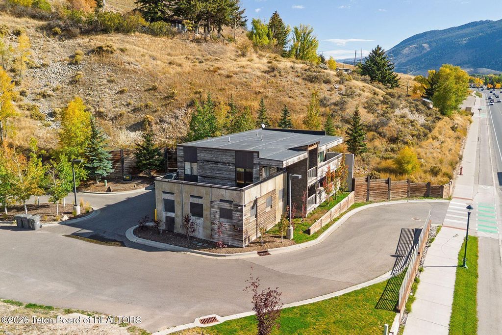 855 W BROADWAY Avenue, Jackson, WY 83001 photo 7