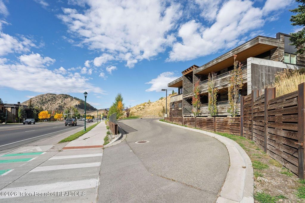 855 W BROADWAY Avenue, Jackson, WY 83001 photo 8