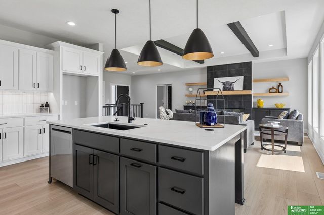 12359 Lake Vista Drive, Papillion, NE 68046