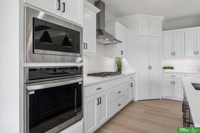 12359 Lake Vista Drive, Papillion, NE 68046