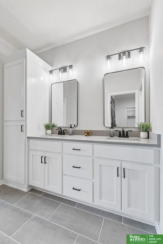 12359 Lake Vista Drive, Papillion, NE 68046