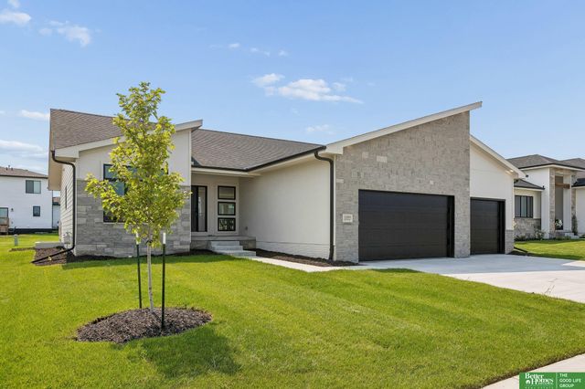 12359 Lake Vista Drive, Papillion, NE 68046