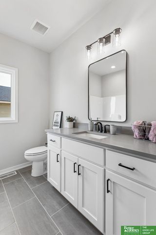 12359 Lake Vista Drive, Papillion, NE 68046