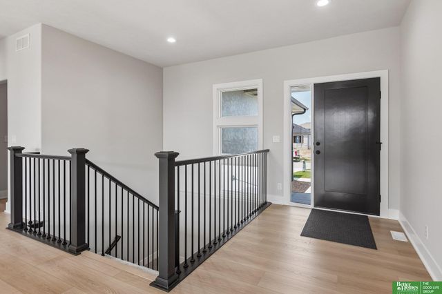 12359 Lake Vista Drive, Papillion, NE 68046