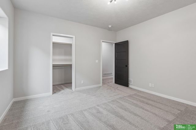12359 Lake Vista Drive, Papillion, NE 68046