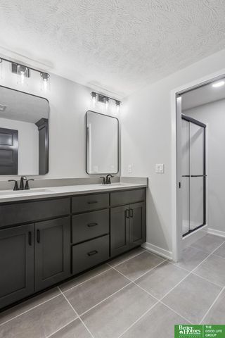 12359 Lake Vista Drive, Papillion, NE 68046