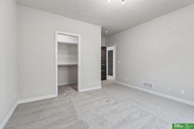12359 Lake Vista Drive, Papillion, NE 68046