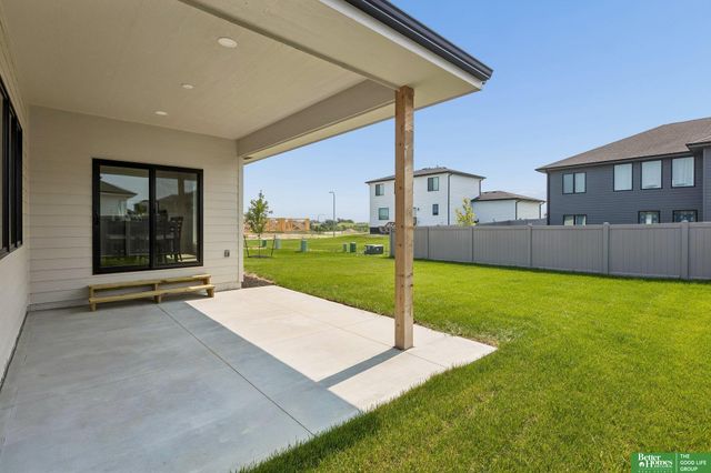 12359 Lake Vista Drive, Papillion, NE 68046