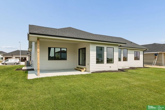 12359 Lake Vista Drive, Papillion, NE 68046