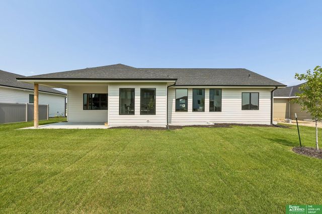 12359 Lake Vista Drive, Papillion, NE 68046