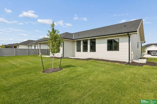 12359 Lake Vista Drive, Papillion, NE 68046