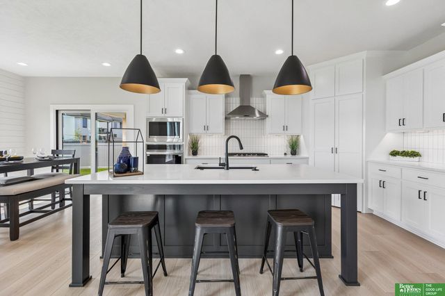12359 Lake Vista Drive, Papillion, NE 68046