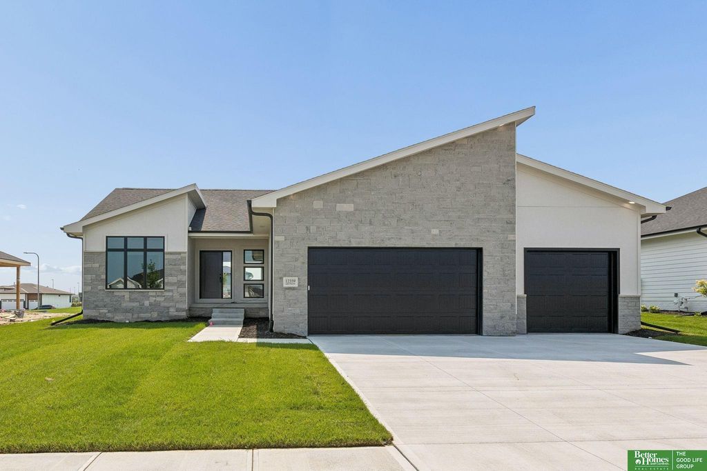 12359 Lake Vista Drive, Papillion, NE 68046
