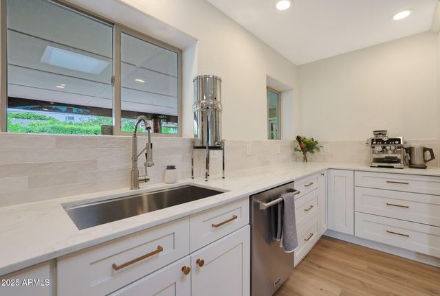 2226 E FAIRMOUNT Avenue, Phoenix, AZ 85016