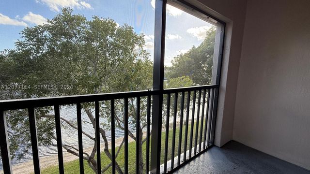 2806 Veronia Dr 303, Palm Beach Gardens, FL 33410