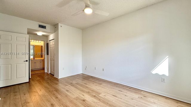 2806 Veronia Dr 303, Palm Beach Gardens, FL 33410